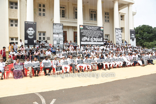 Congress silent protest